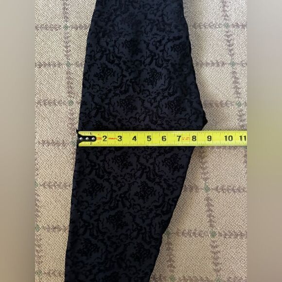Lysse performance leggings with flocled velvet detail S NWOT - Picture 8 of 10